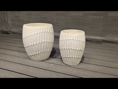 Wnętrze hotelowe ogród dom wzmocniony gliniany plantator z otworami drenażowymi i wbudowanym systemem