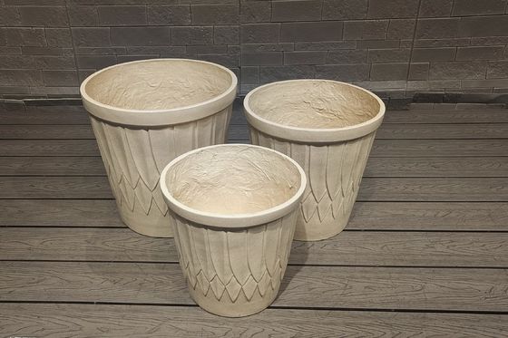 kupować Elegantny podsadnik z gliny włóknistej z ręcznie rzeźbionym wykończeniem online manufacture