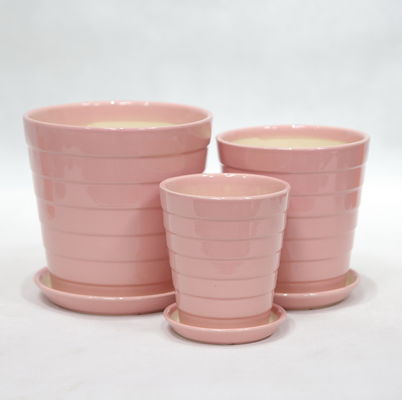 Błyskotliwe, nowoczesne garnki ceramiczne wykonane ręcznie do zielonej przestrzeni