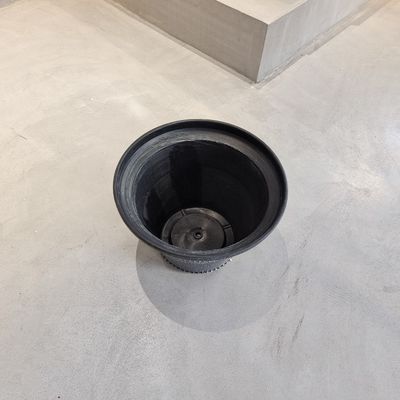 Różnorodne kolory Plastikowy garnek z otworami drenażowymi