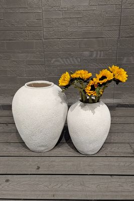 Otwory drenażowe w okrągłym garnku z cementem włóknistym dla miłośników roślin