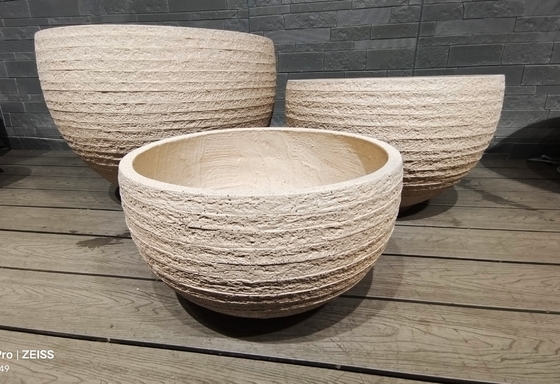 naturalny rustykalny styl jasnobeżowy w paski warstwowy efekt okrągły donica z włókna glinianego lekka trwała mało wymagająca doniczka na kwiaty dekoracja na wakacje willa biuro projekt zagospodarowania terenu na dachu ogrody