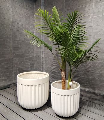 Biały Delux Pionowy Fluted Design Okrągły kształt jaja Włókno gliny Planter Ogród Park Krajobraz